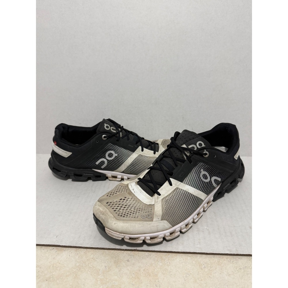 On Cloudflow Mens 10.5 Black White Running Shoes PWL VI